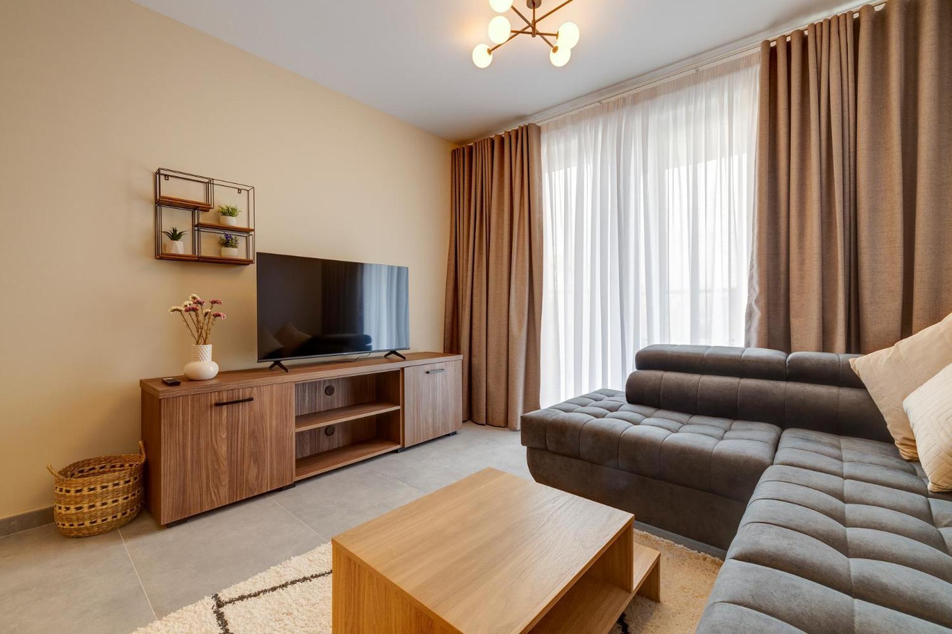 Upscale 2br By The Promenade Apartment *